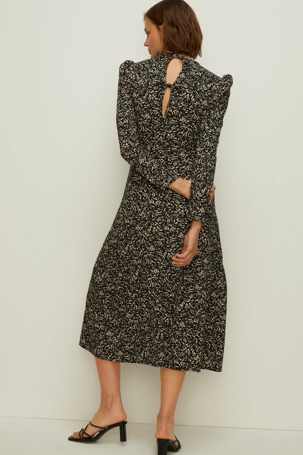 Hot Oasis Crinkle Midi Dress Black