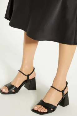 Outlet Oasis Cross Strap Block Heel Sandals Black