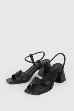 Outlet Oasis Cross Strap Block Heel Sandals Black