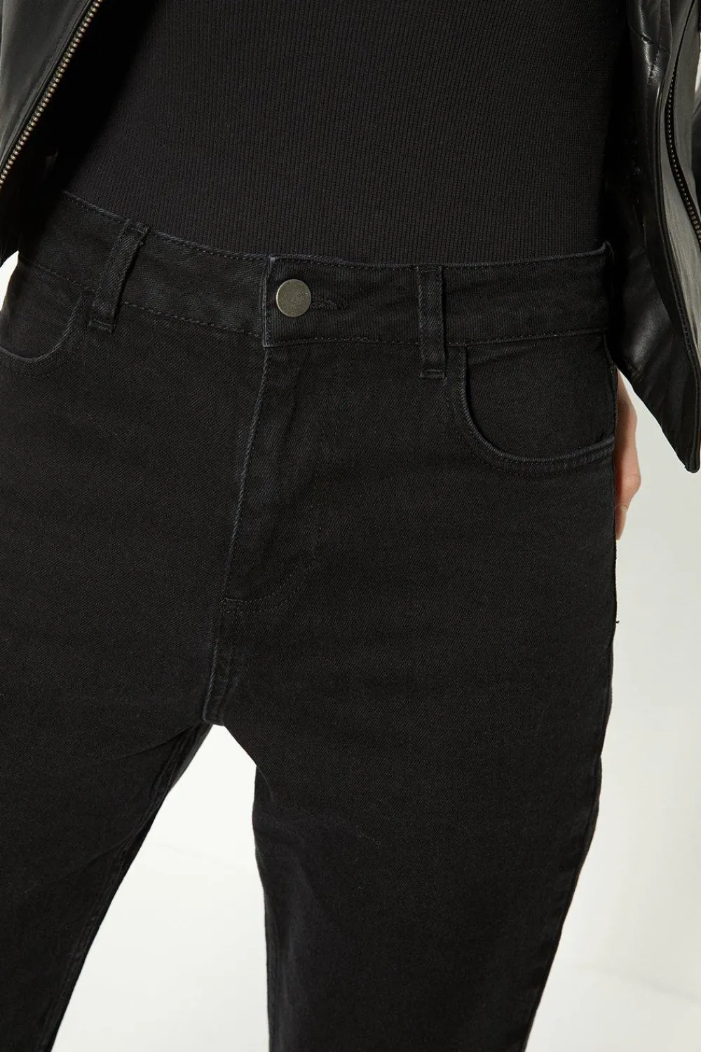 Outlet Oasis High Rise Straight Leg Jean Black