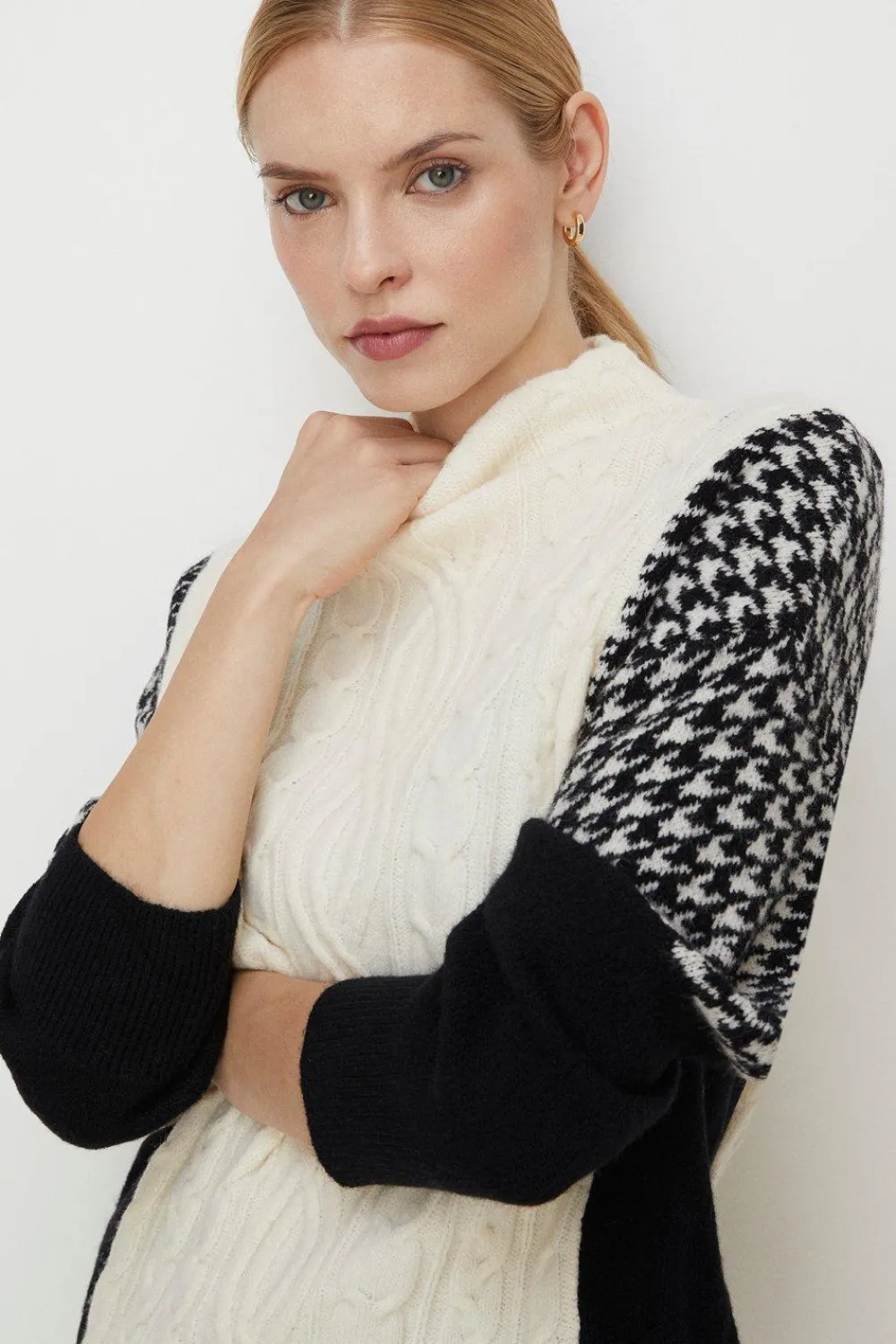 Clearance Oasis Houndstooth Contrast Cable Knit Jumper Ecru