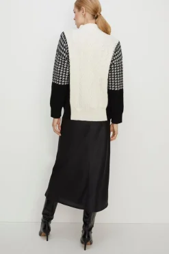 Clearance Oasis Houndstooth Contrast Cable Knit Jumper Ecru