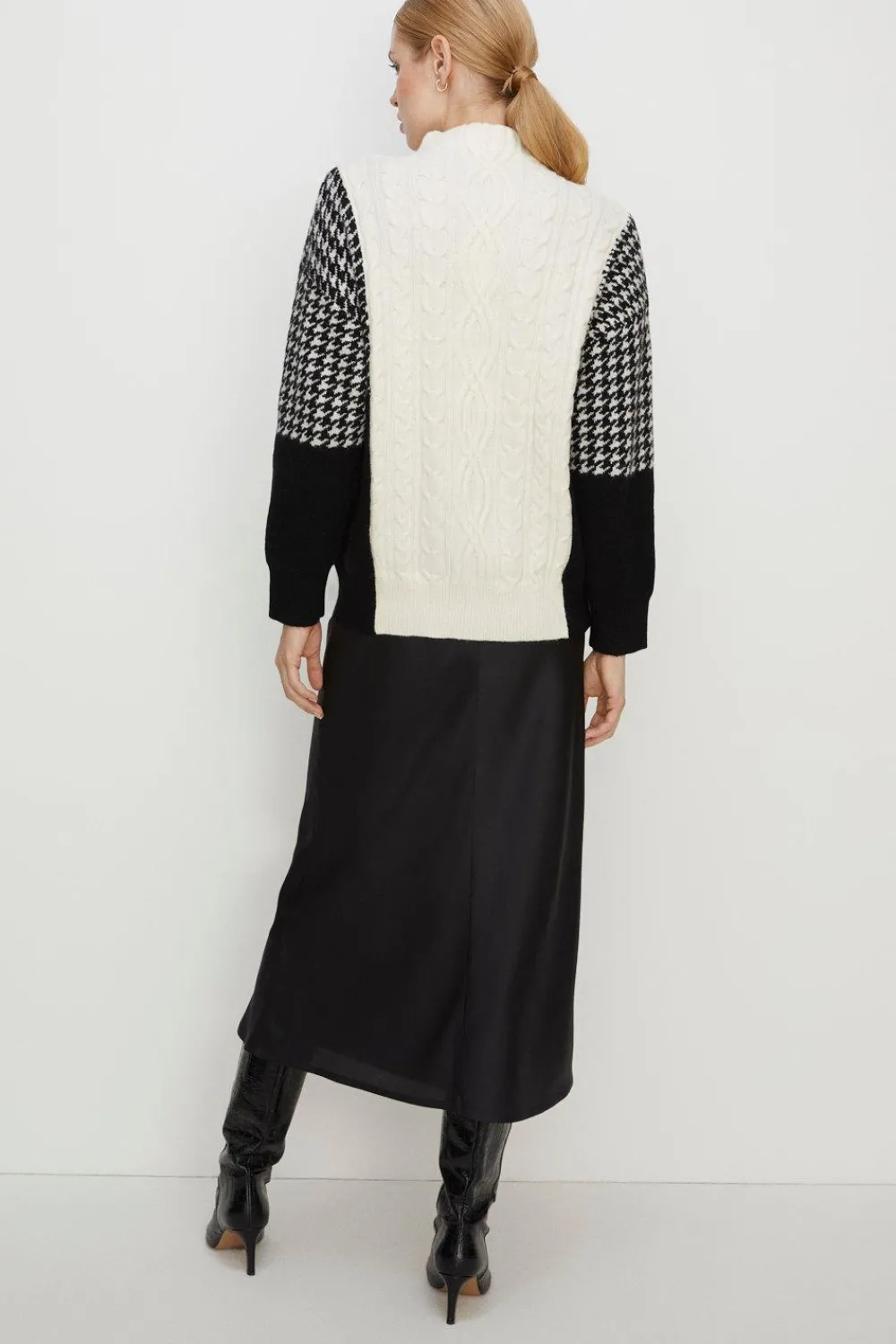 Clearance Oasis Houndstooth Contrast Cable Knit Jumper Ecru