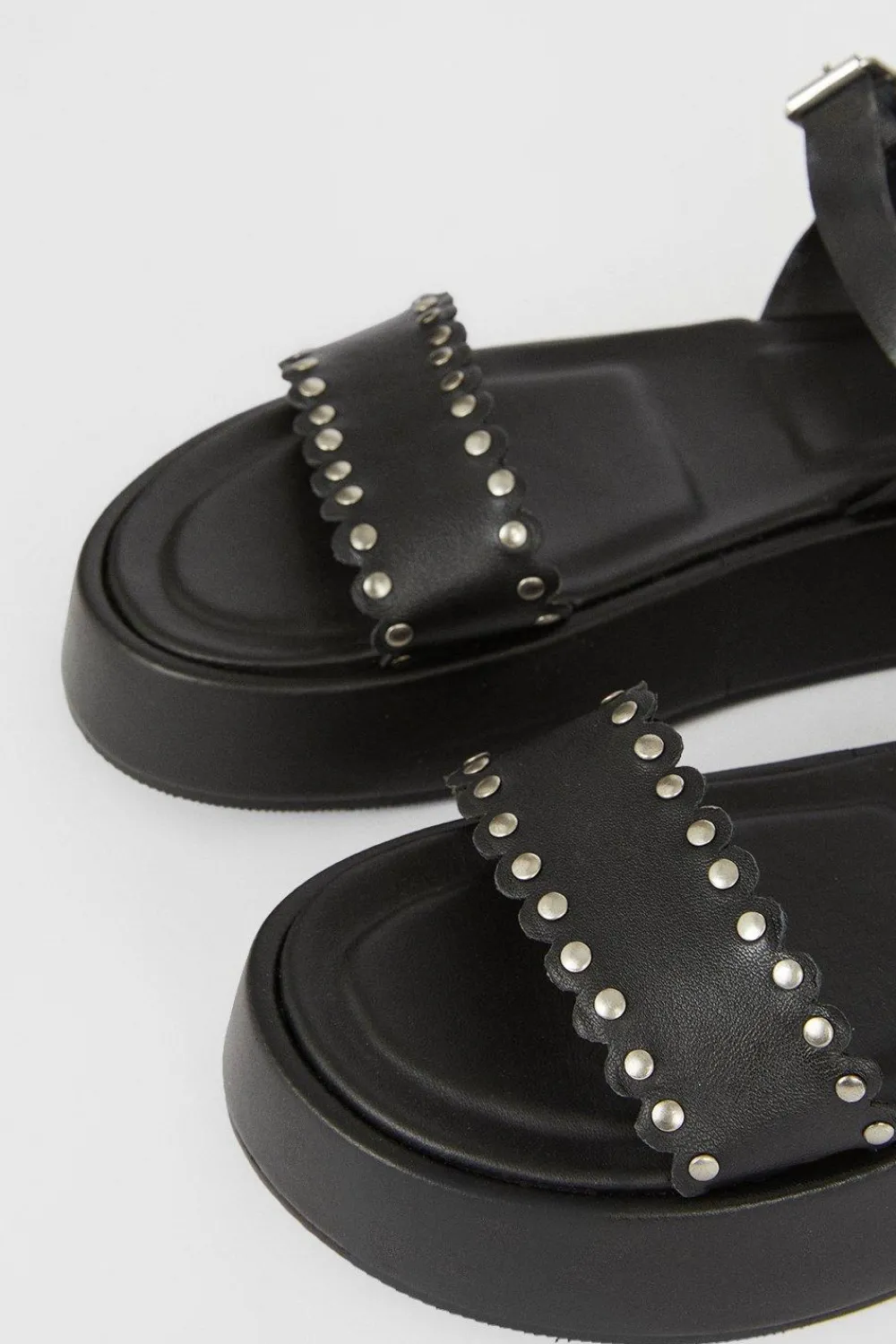 Hot Oasis Leather Scallop Flatform Sandals Black