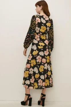 Clearance Oasis Mixed Scale Floral Pleated Midi Dress Black