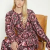 Outlet Oasis Paisley Plisse Midi Dress Maroon