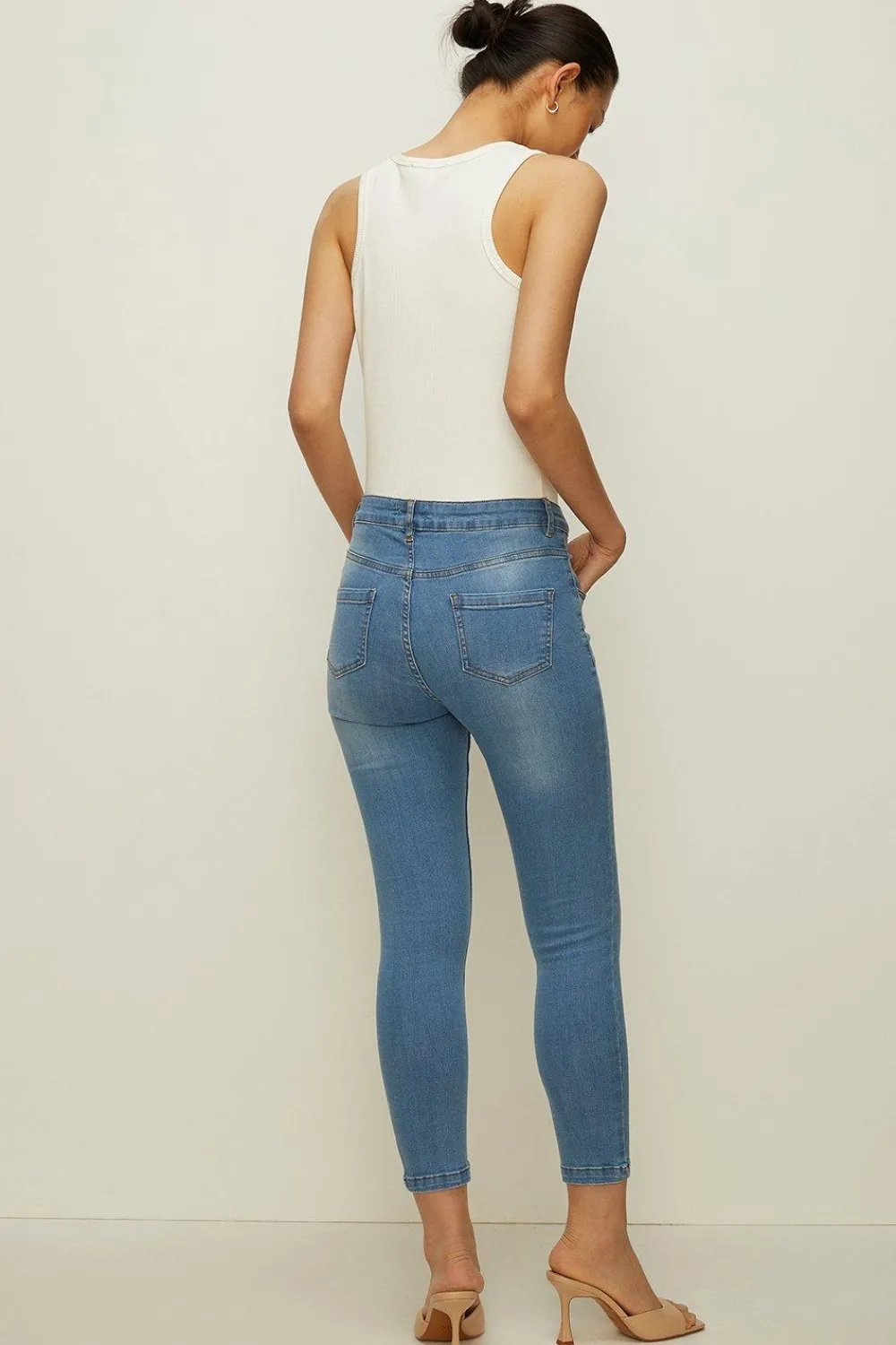 Hot Oasis Petite Grace Skinny Capri Jean Pale Wash