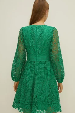 Hot Oasis Petite Premium Lace V Neck Skater Dress Bright Green