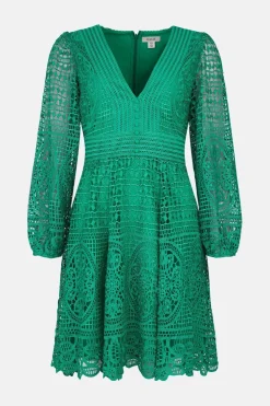 Outlet Oasis Petite Premium Lace V Neck Skater Dress Bright Green