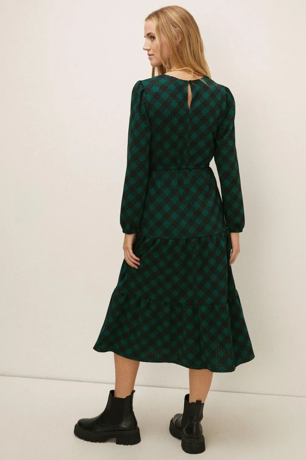 Outlet Oasis Printed Check Textured Tiered Midi Dress Neutral