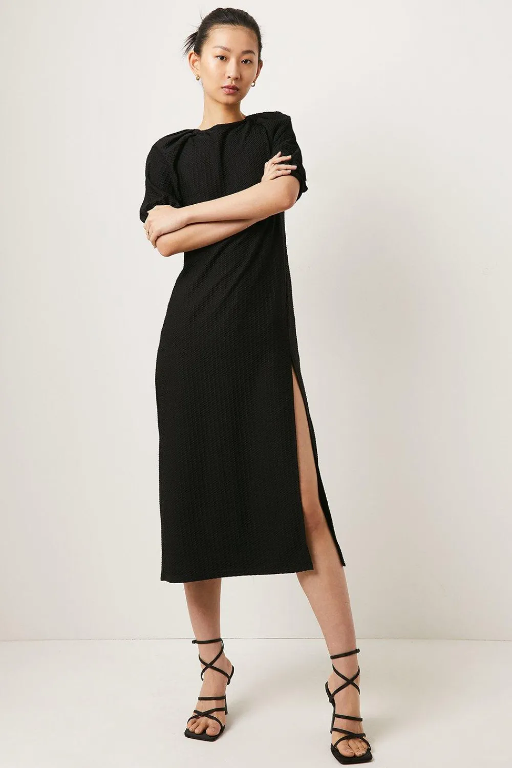 Hot Oasis Textured Puff Sleeve Midi Dress Black