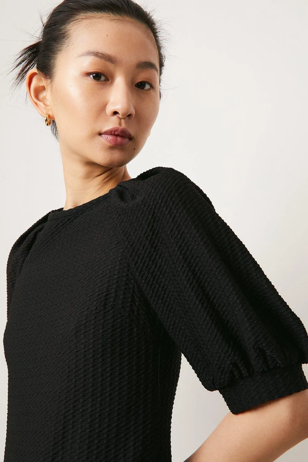 Hot Oasis Textured Puff Sleeve Midi Dress Black
